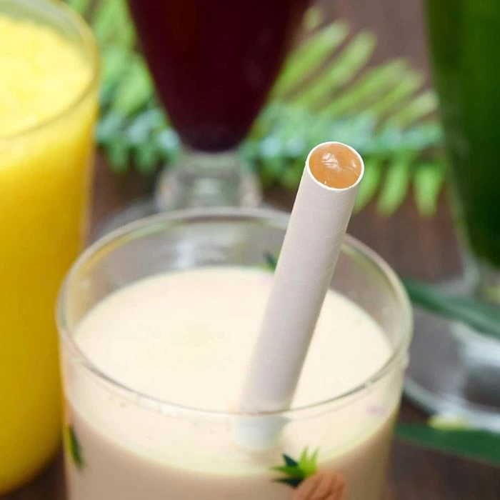 Biodegradable white straight paper straws in details